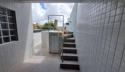 Casa Duplex 3 Dormitórios: Com 2 suítes, 2 Vagas de Garagem.
