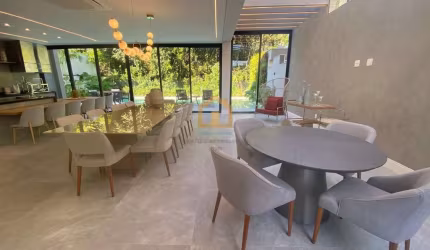 CASA 06 suítes, e mais 1 dependência completa de empregada (quarto e banheiro)