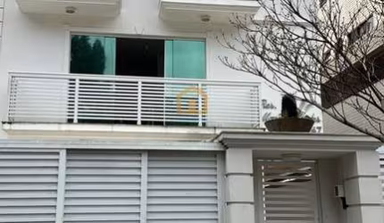 Casa Padrão, 3 dormitórios, sendo 1 suíte.
