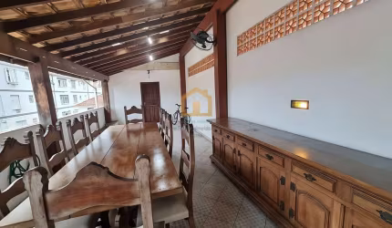 Casa Sobreposta Alta, 4 dormitórios, sendo 2 suítes Bairro Aparecida, em Santos.