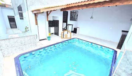 Sobrado Reformado e Modernizado com Piscina - Centro - São Vicente
