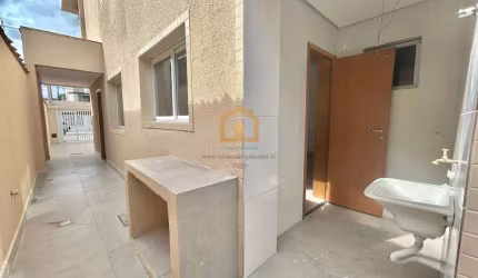 Casa Ampla e Bem Localizada – 3 Dormitórios, 1 Suíte e 2 Vagas!