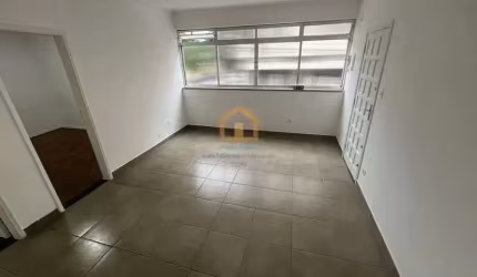 Apartamento de Frente. Bairro Vila Mathias, em Santos/SP.