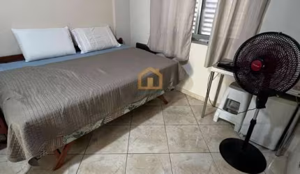 Kitnet bem conservado, no Bairro Ponta da Praia, em Santos.