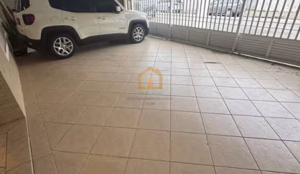 Casa Triplex 5 dormitórios, sendo 2 suítes.