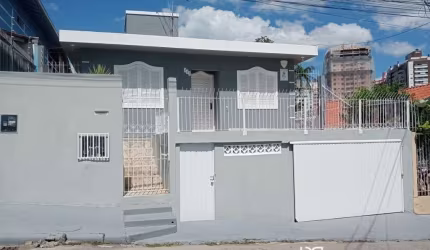 Casa com 3 quartos à venda na Rua Godofredo de Oliveira, 241, Capoeiras, Florianópolis por R$ 850.000