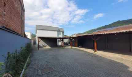 Apartamento com 2 quartos para alugar na Ilha da Figueira, Guaramirim , 70 m2 por R$ 1.350