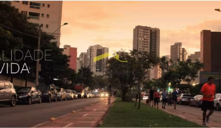 Cobertura de 2 quartos, Suíte e duas vagas, prédio com elevador, próximo a pista de caminhada.