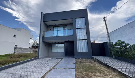 Belíssima casa no cond Mosaico Ponta negra