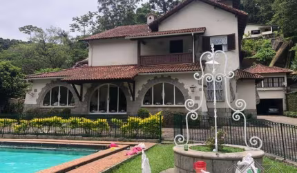 Casa- Petrópolis, Castelânea