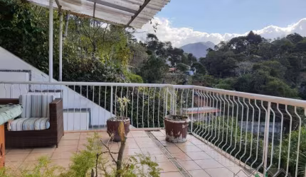 Casa- Petrópolis, Corrêas