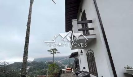 Casa- Petrópolis, Castelânea