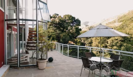 Casa- Petrópolis, Posse