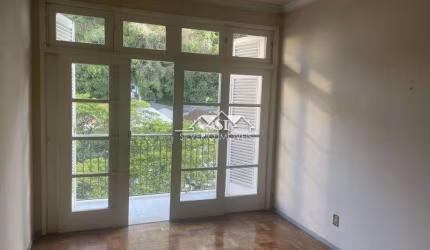 Apartamento- Petrópolis, Centro