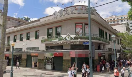 Loja- Petrópolis, Centro