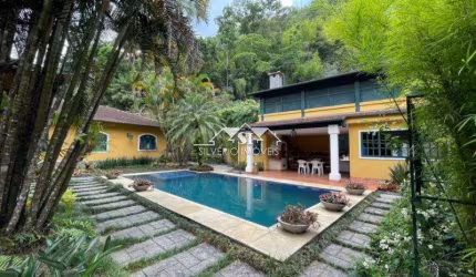 Casa- Petrópolis, Centro