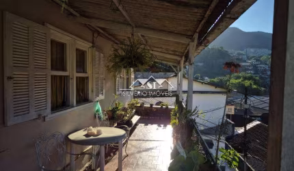 Casa- Petrópolis, Castelânea