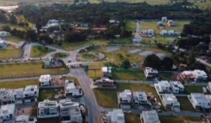 Terreno à venda no Jardim do Golf com 450 m²
