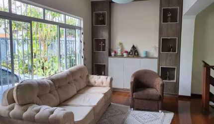 Casa com 3 dormitórios à venda, 220 m² por R$ 980.000,00 - Vila Tesouro - São José dos Campos/SP