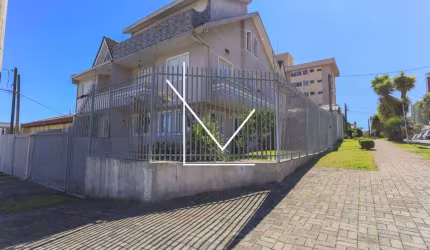 Sobrado para Venda em Curitiba, Portão, 5 dormitórios, 2 suítes, 4 banheiros, 3 vagas