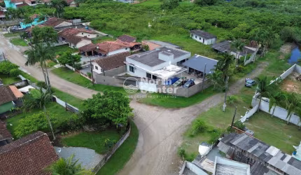 Casa com Hidromassagem e Closet no Bairro Costeira, Balneário Barra do Sul, SC
