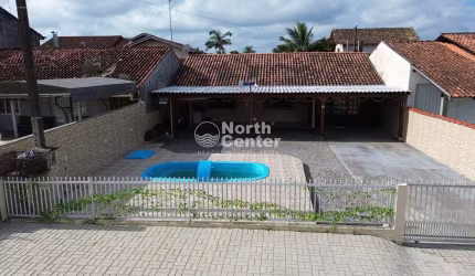 Casa à venda, com piscina próximo a lagos,  Pinheiros, Balneário Barra do Sul, SC