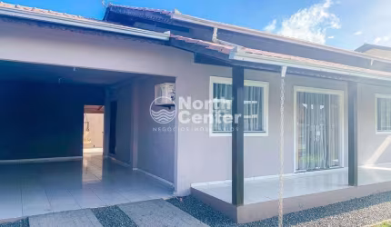 Casa Moderna à Venda, de Laje e com Churrasqueira, Zona Industrial Norte, Joinville, SC