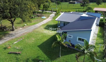 Casa com Terreno Amplo e Galpão nos Fundos á venda, Bairro Pinheiros, Balneário Barra do Sul, SC