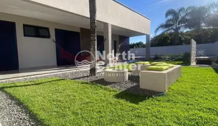 Ampla Casa de Alto Padrão Com Piscina, Bairro Salinas, Balneário Barra do Sul, SC