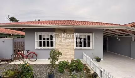 Casa de Alvenaria com Edícula e Piscina à venda, Bairro Centro, Balneário Barra do Sul, SC