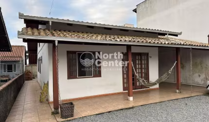 Casa à Venda ótima localização, próxima a prefeitura, Centro, Balneário Barra do Sul, SC