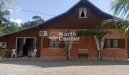 Linda chácara  à venda, pinheiros, a 800 metros da lagoa , com uma área total de 4028m², Balneário