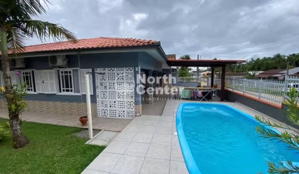 Casa Moderna e Funcional com Piscina à venda, Bairro Pinheiros, Balneário Barra do Sul, SC