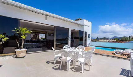 Belíssima Casa a poucos metros do mar em Guaratuba!