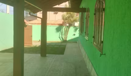 Casa com 3 Quartos e 2 vagas no Flamengo.