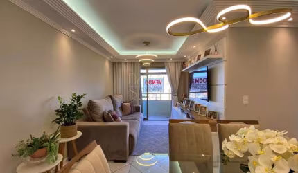 Apartamento com 02 dormitórios, 01 vaga, último andar, com vista mar, no Estreito/Florianópolis