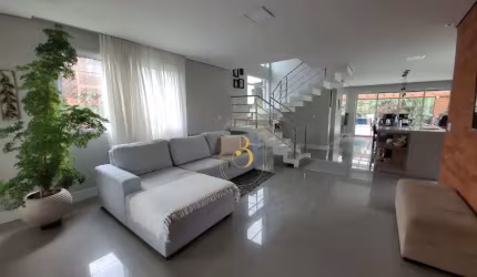 Casa Moderna e Comercial na Avenida Principal da Ponta do Papagaio