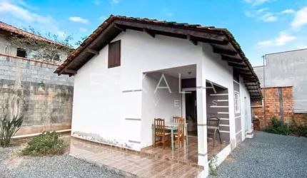 Casa com 02 Quartos + 04 Vagas de garagem, Amizade, Jaragua do Sul