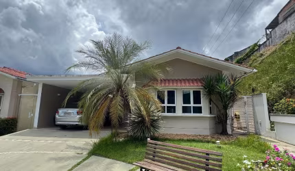 Linda casa prontinha pra morar.