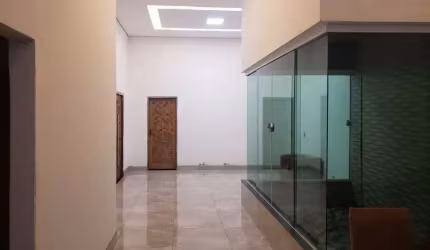 Excelente casa à venda no Bairro Jardim Holanda em Uberlândia