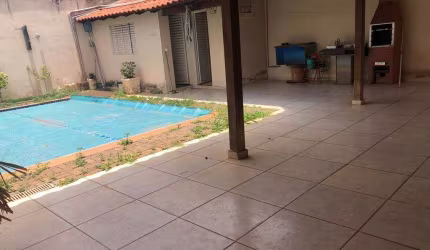Excelente casa sobrado no Bairro Roosevelt em Uberlândia