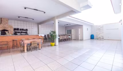 Excelente casa localizada no Bairro Roosevelt em Uberlândia