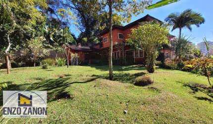 Condomínio fechado de Alto Padrão no Jardim Hollywood. Terreno com 1.125,00 m², sobrado com 4 suítes e área construída de 470 m². Segurança 24 horas.