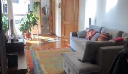 Apartamento com 133 m² de área útil, possui 4 vagas de garagem e 3 suítes. Condomínio com segurança 24 horas, lazer com piscina climatizada.