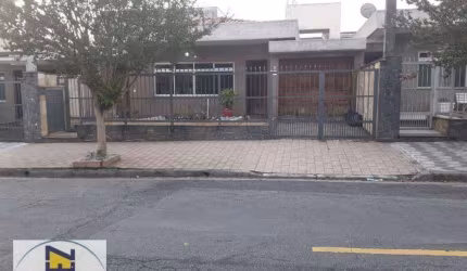 Casa Térrea no Parque Espacial, 3 dorms. (2 suítes), 3 vagas. Terreno 10 x 25 metros. Estuda permuta.