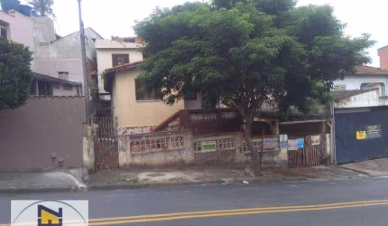 Terreno com 11 metros de frente e  290 m² de  área total no centro da cidade . Acesso fácil para as principais vias da cidade e para Via Anchieta.