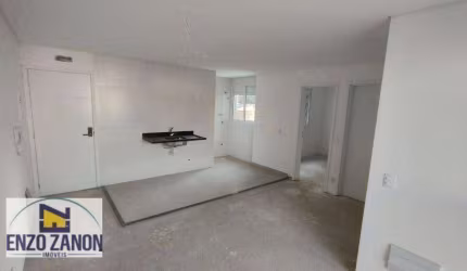 Apartamento com baixo valor de condomínio, prédio com elevador, 2 dormitório sendo um suíte, sala com sacada com churrasqueira a carvão.