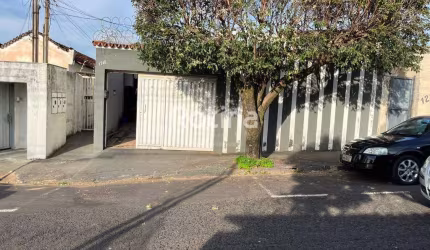 Casa para alugar, 3 quartos, Bom Jesus - Uberlândia/MG - Rotina Imobiliária