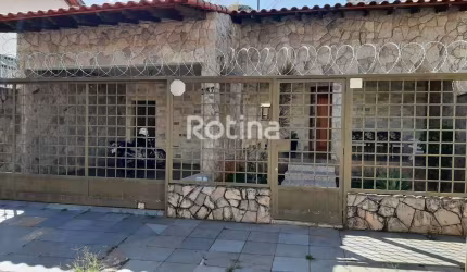Casa para alugar, 4 quartos, Fundinho - Uberlândia/MG - Rotina Imobiliária