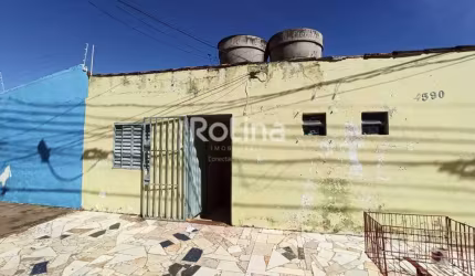 Casa para alugar, 2 quartos, Presidente Roosevelt - Uberlândia/MG - Rotina Imobiliária